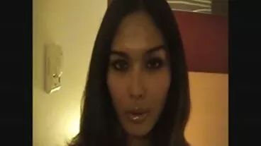 பெரிய மார்பகங்களுடன் ஸ்வீட் MILF சில்வியா சைஜ் ஒரு பெரிய சேவல் மீது குதிக்கிறது
