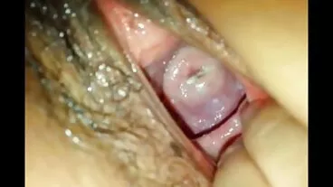 அழகான தோற்றமுடைய மார்பளவு மாடல் ஆர்ட்டெமிசியா லவ் அழகான நீளமான டிக் மீது சவாரி செய்கிறார்