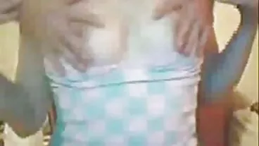 சிவப்பு உதடுகளுடன் கூடிய மெல்லிய வெள்ளை பொம்மை ஃப்ரேயா டீ டிபி பயன்முறையில் புணர்ந்தார்