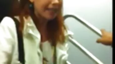 டீன் லைரா லா மற்றும் MILF Brandi Love அற்புதமான லெஸ்பியன் உடலுறவு கொண்டுள்ளனர்