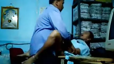 அதீனா ஆண்டர்சன் மற்றும் அவரது gf இருவரும் லெஸ்பியன் கத்தரிக்கோலை அனுபவிக்கிறார்கள்