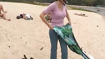 Busty BBW ஏஞ்சல் அமோரா லீ தனது புண்டையைக் காட்டி மகிழ்கிறார்