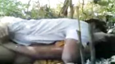 ஹார்ப்பரும் ஷெல்பியும் ஒரு பெரிய ஆண்குறியை ஏற்றிக்கொண்டு இருக்கிறார்கள்
