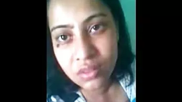 அழகான பொன்னிற குழந்தை நெல்லா ஜோன்ஸ் 69 போஸில் ஒரு பெரிய ஆண்குறியை உறிஞ்சுகிறார்