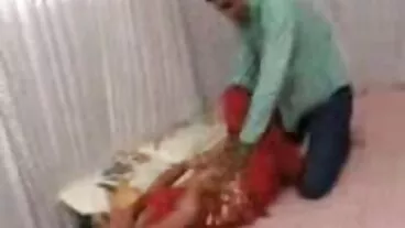 அற்புதமான ஸ்மால்-டைட் ஹாட்டி ஜிலியன் ஜான்சன் ஒரு பெரிய டிக் மூலம் ஊடுருவினார்