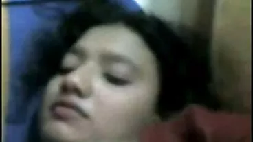 அழகி பொன்னிறமான லியானா படுக்கையறையில் தீவிர குதப் புணர்ச்சியை அனுபவித்துக் கொண்டிருக்கிறாள்