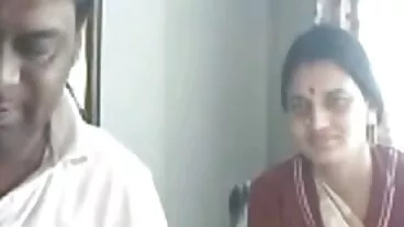 தடகள வீரர் ஒரு அப்பாவி ப்ளாண்டி க்ளோ கப்ரியை படுக்கையறையில் புணர்கிறார்