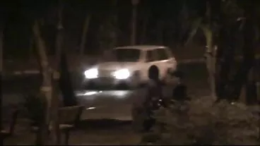 டிக்-ரைடிங் அழகி ஹாட்டி கட்டானுடன் சூரியனுக்கு கீழே செக்ஸ்